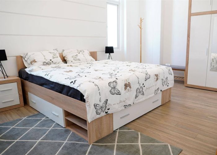 Sử dụng chất liệu gỗ tự nhiên trang trí cho phòng ngủ nữ 
